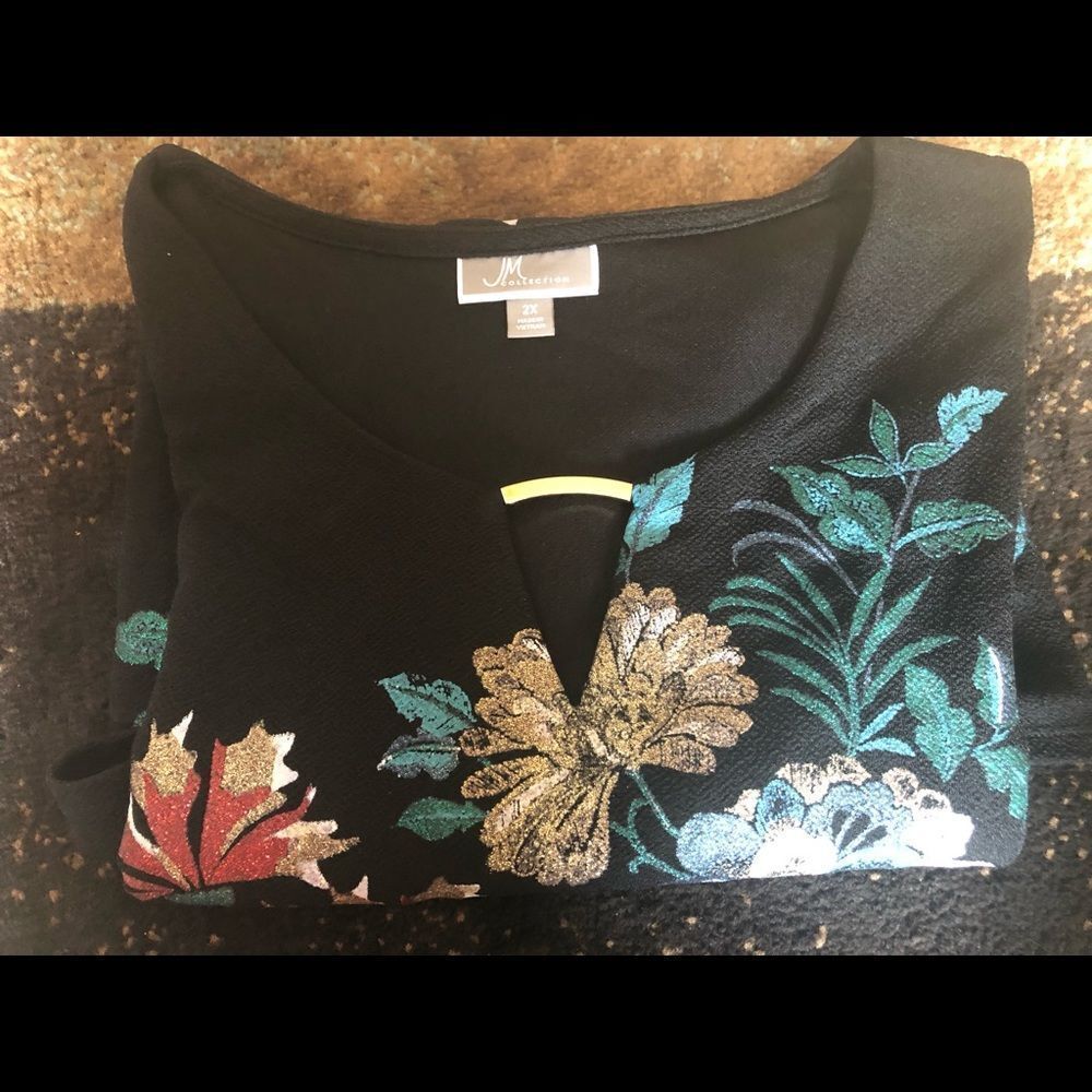 JM collection Flower Detailed Top - Picture 4 of 6